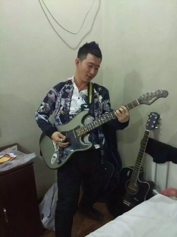 小吉他的第一张照片--德化相亲网