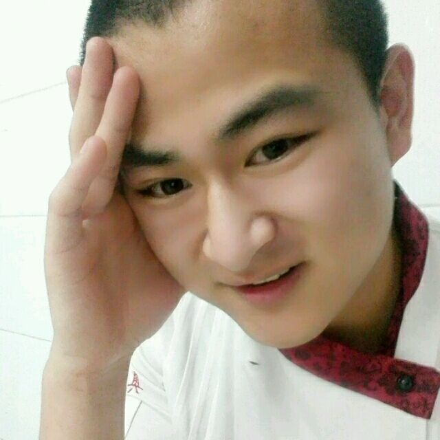 人潮拥挤的第一张照片--德化相亲网