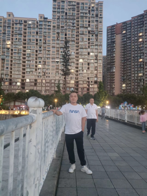 寂寞的男人的第一张照片--德化相亲网