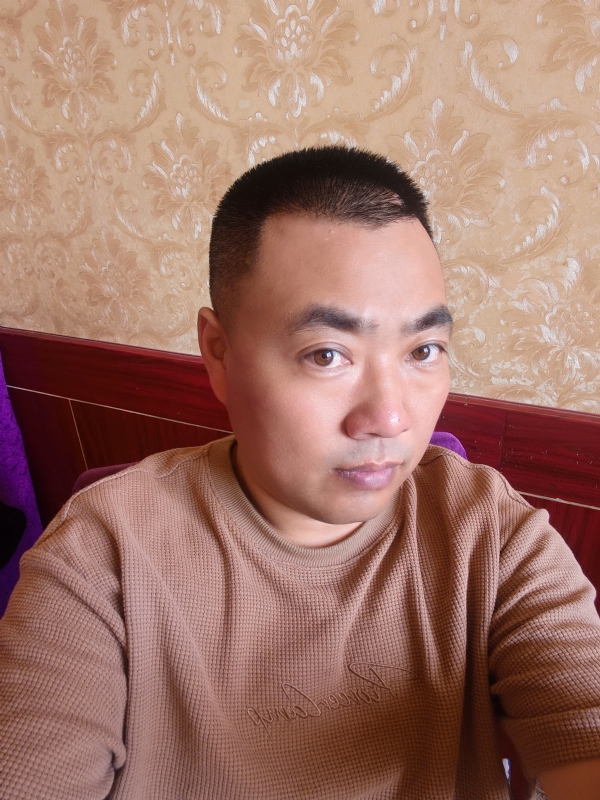 擦亮眼睛向前看的第一张照片--德化相亲网